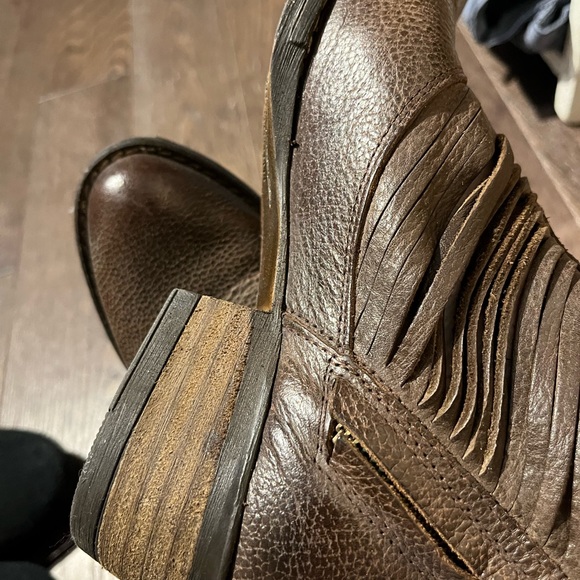 Leather brown booties in like new condition size 7 - Picture 3 of 6